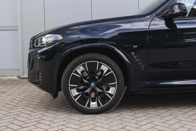 BMW iX3 (2023) thumbnail 5