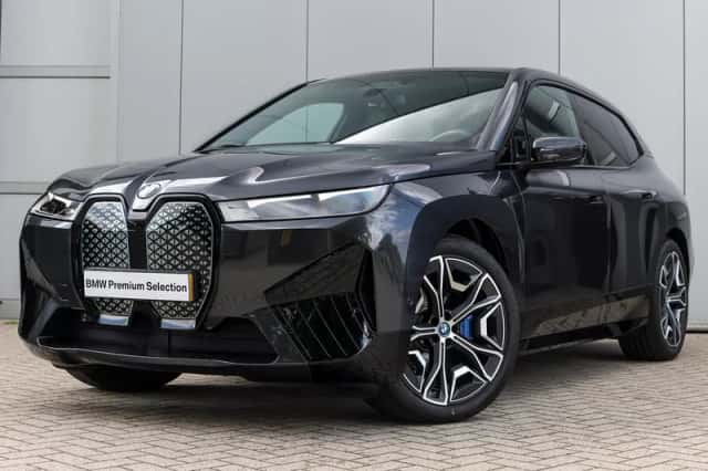 BMW iX (2023) thumbnail 1
