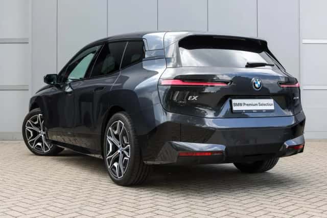 BMW iX (2023) thumbnail 2