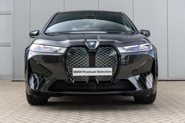 BMW iX (2023) thumbnail 5