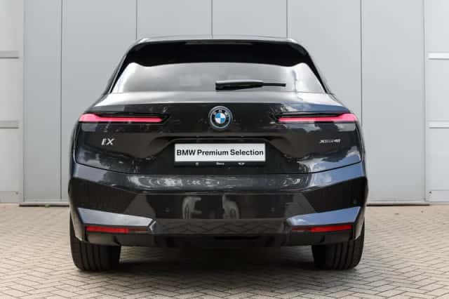 BMW iX (2023) thumbnail 6