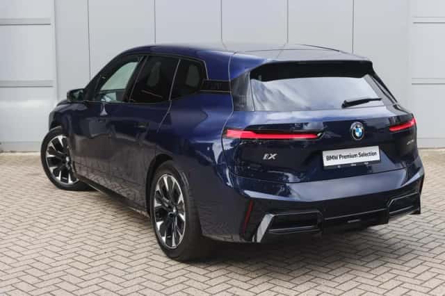 BMW iX (2025) thumbnail 2