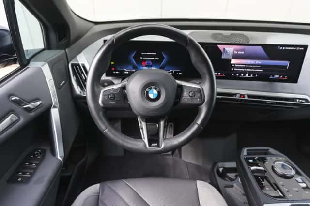 BMW iX (2025) thumbnail 3