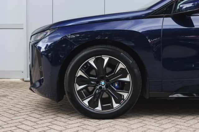 BMW iX (2025) thumbnail 4