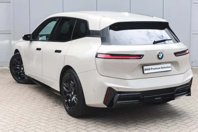 BMW iX (2025) thumbnail 2
