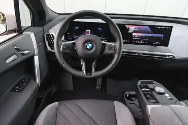 BMW iX (2025) thumbnail 3