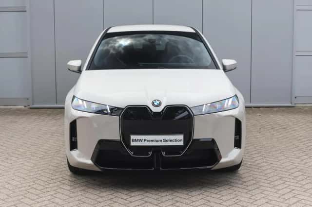 BMW iX (2025) thumbnail 5