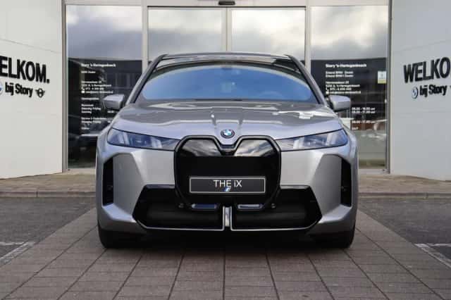 BMW iX (2026) thumbnail 2