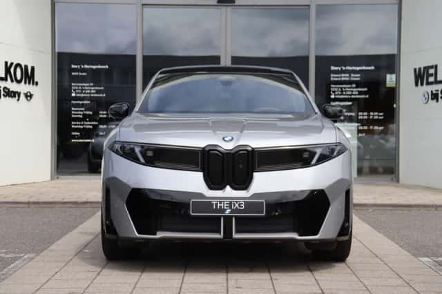 BMW iX3 (2026) thumbnail 2