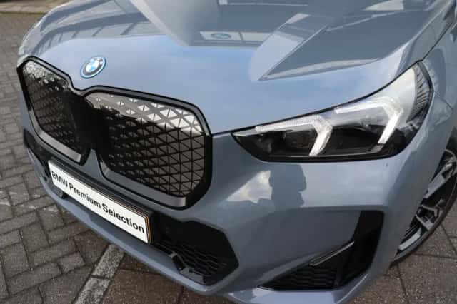 BMW iX1 (2026) thumbnail 2