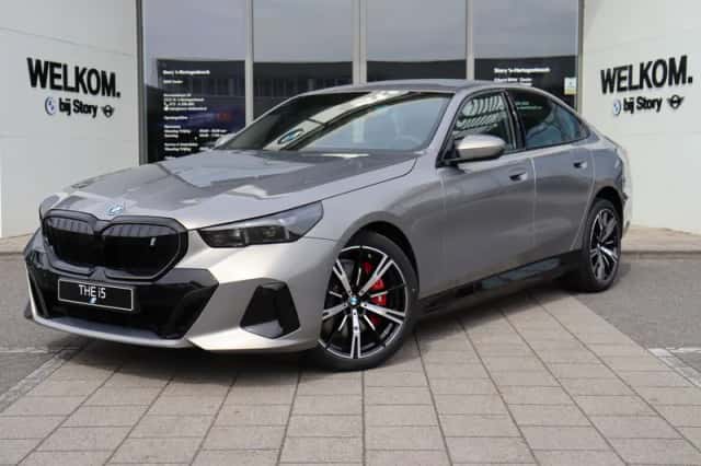BMW i5 (2026) thumbnail 1