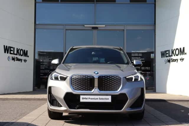 BMW iX1 (2024) thumbnail 2