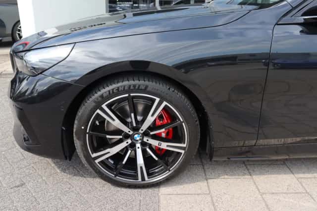 BMW i5 (2026) thumbnail 2