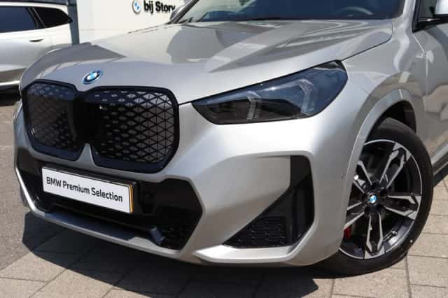 BMW iX1 (2026) thumbnail 2