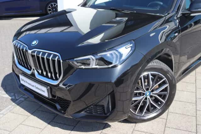 BMW iX1 (2025) thumbnail 2