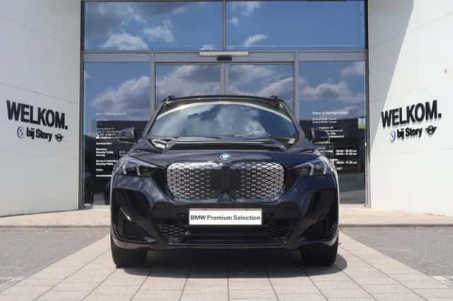 BMW iX1 (2025) thumbnail 2