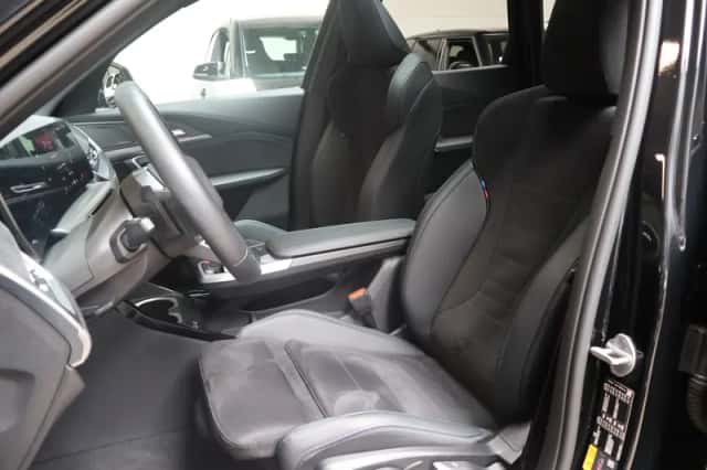 BMW iX1 (2025) thumbnail 4