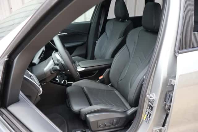 BMW iX1 (2026) thumbnail 4