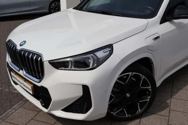BMW X1 (2023) thumbnail 2