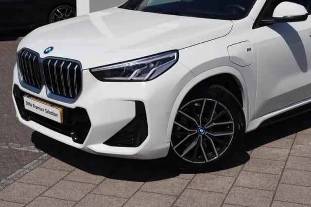 BMW X1 (2025) thumbnail 2