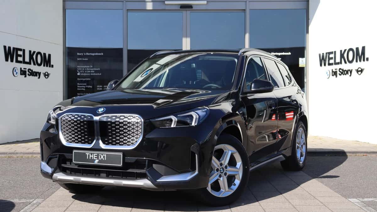 BMW iX1 (2026) — foto 1