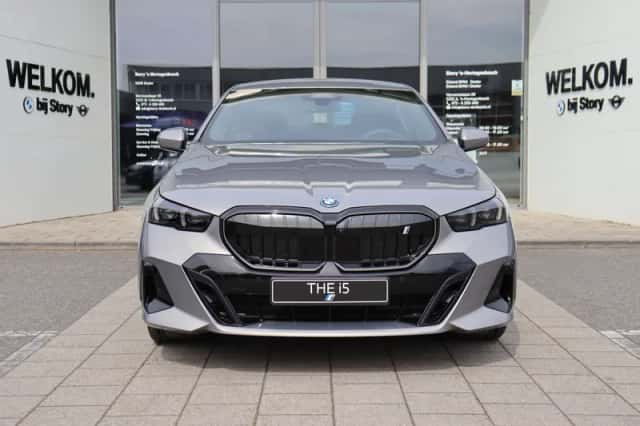 BMW i5 (2026) thumbnail 2