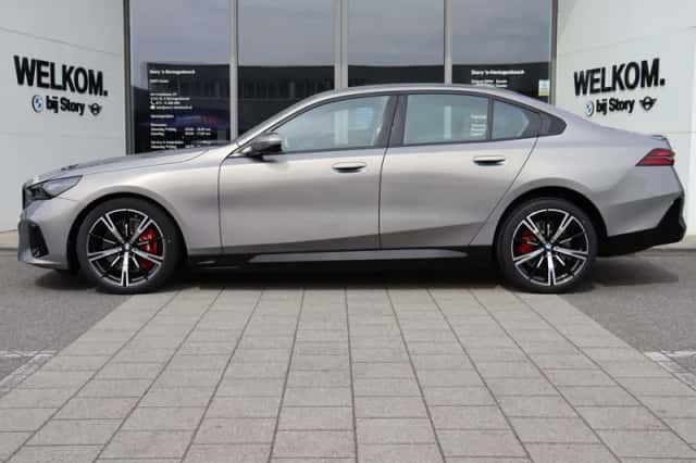 BMW i5 (2026) thumbnail 3