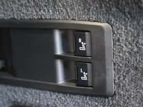 BMW iX (2025) thumbnail 35
