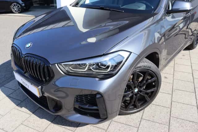 BMW X1 (2021) thumbnail 2