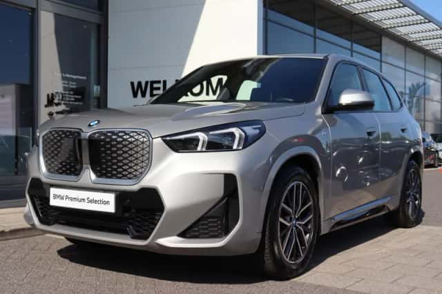 BMW iX1 (2024) thumbnail 4