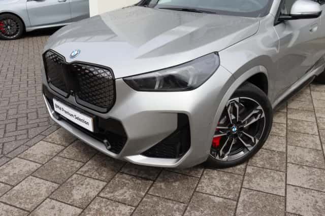 BMW iX1 (2026) thumbnail 2