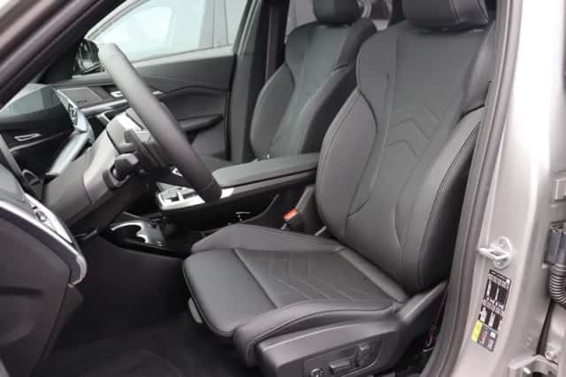 BMW iX1 (2026) thumbnail 4