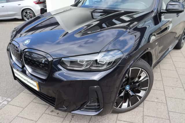 BMW iX3 (2022) thumbnail 2