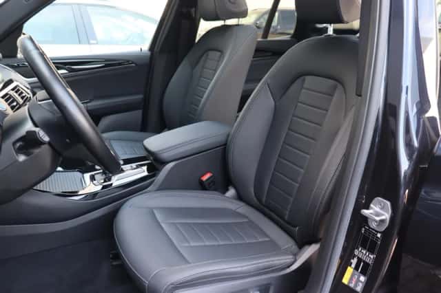 BMW iX3 (2021) thumbnail 3