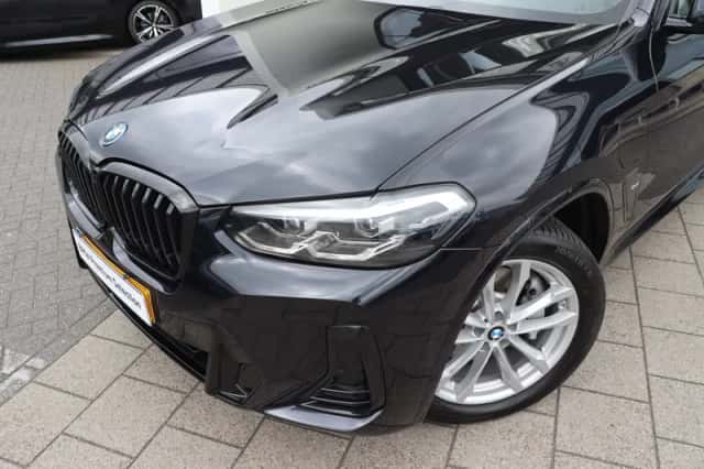 BMW X3 (2024) thumbnail 2