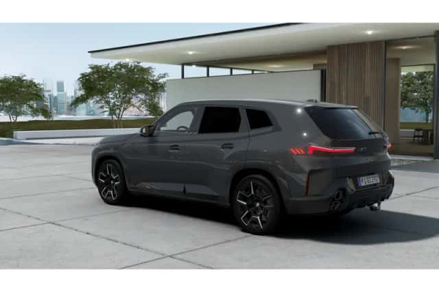 BMW XM (2026) thumbnail 2