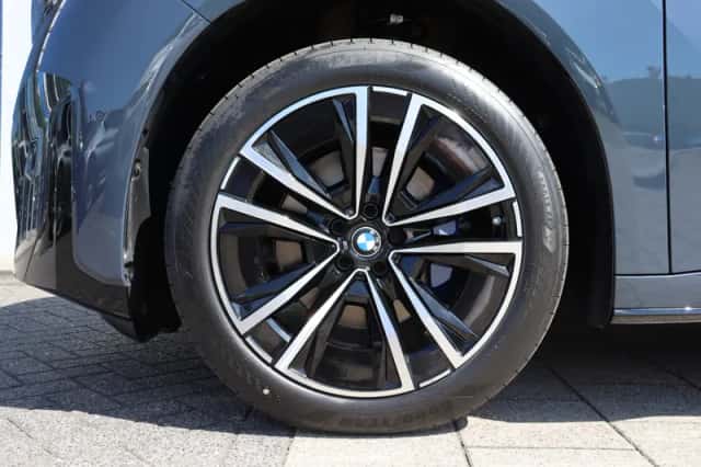 BMW iX3 (2026) thumbnail 4