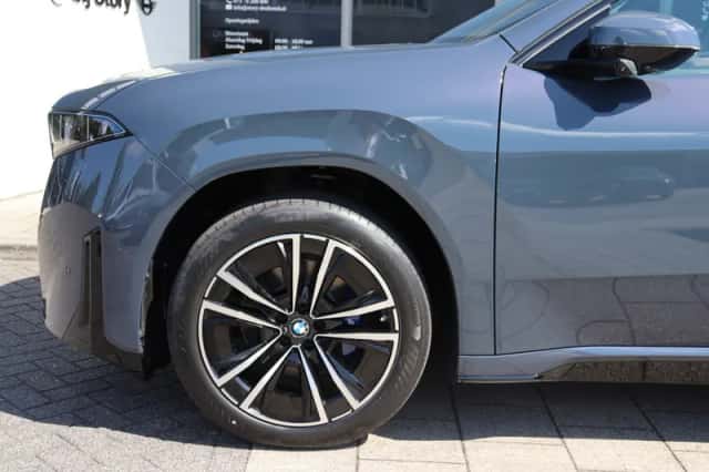 BMW iX3 (2026) thumbnail 5