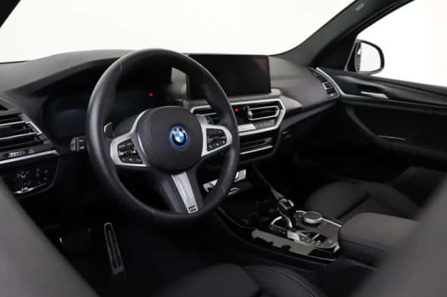BMW X3 (2024) thumbnail 3