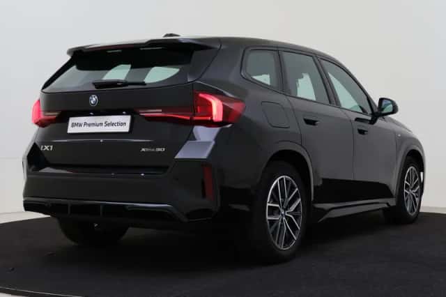 BMW iX1 (2025) thumbnail 2