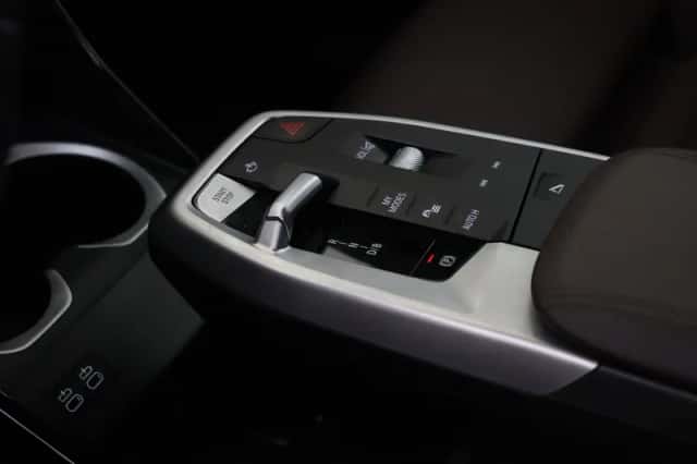 BMW iX1 (2025) thumbnail 6