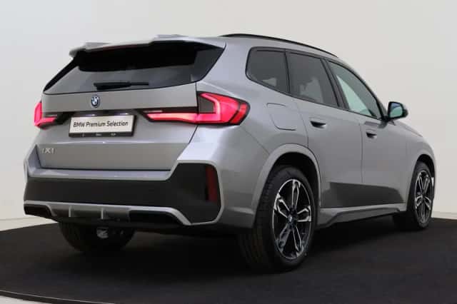 BMW iX1 (2026) thumbnail 2