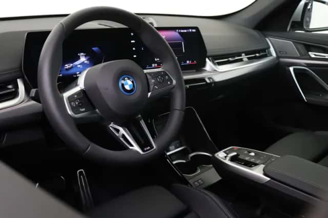 BMW iX1 (2026) thumbnail 3