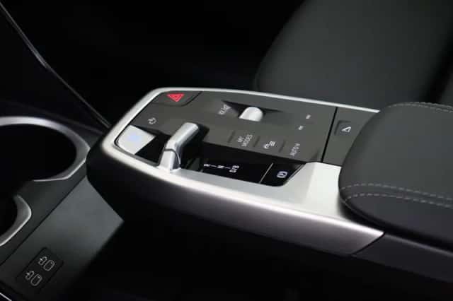BMW iX1 (2026) thumbnail 6