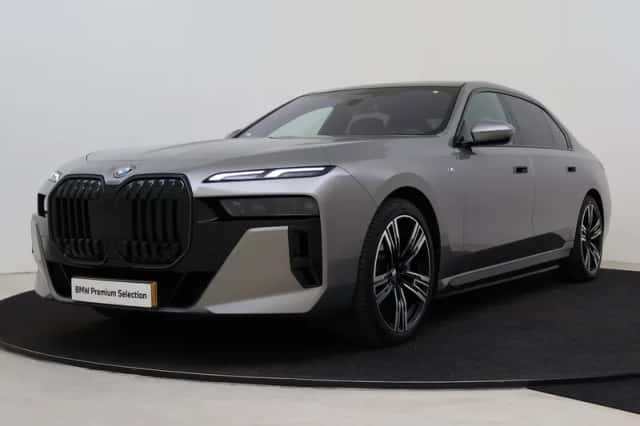BMW i7 (2024) thumbnail 1