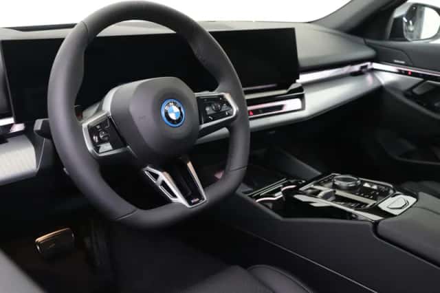 BMW i5 (2026) thumbnail 3