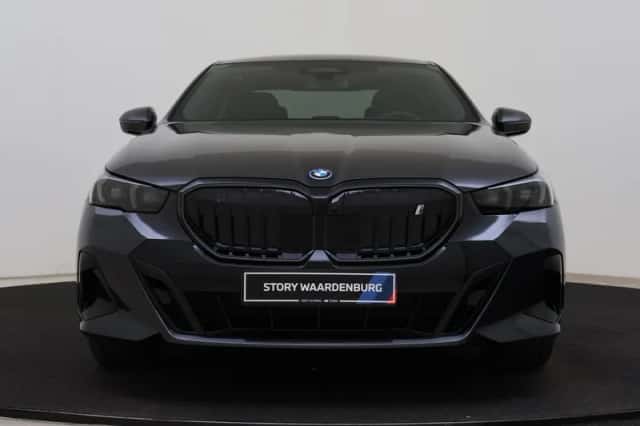 BMW i5 (2026) thumbnail 4