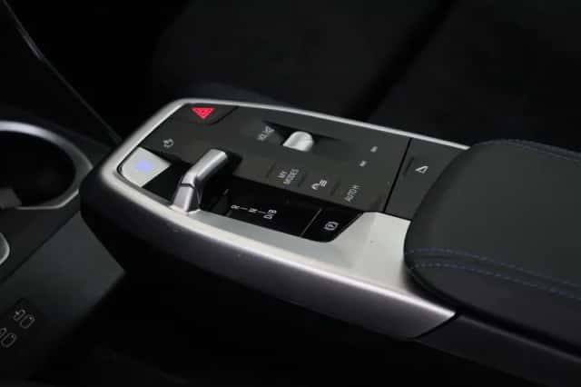 BMW iX1 (2025) thumbnail 6