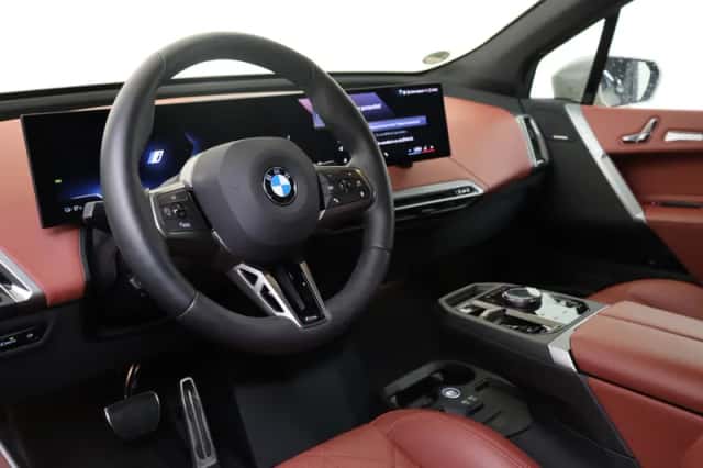 BMW iX (2025) thumbnail 3
