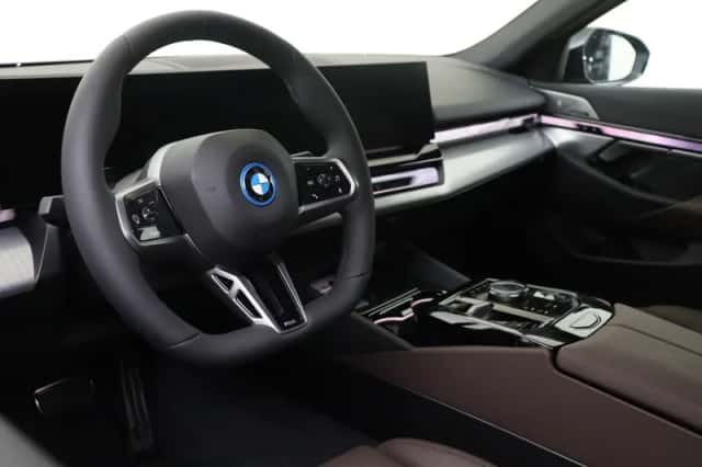 BMW i5 (2026) thumbnail 3